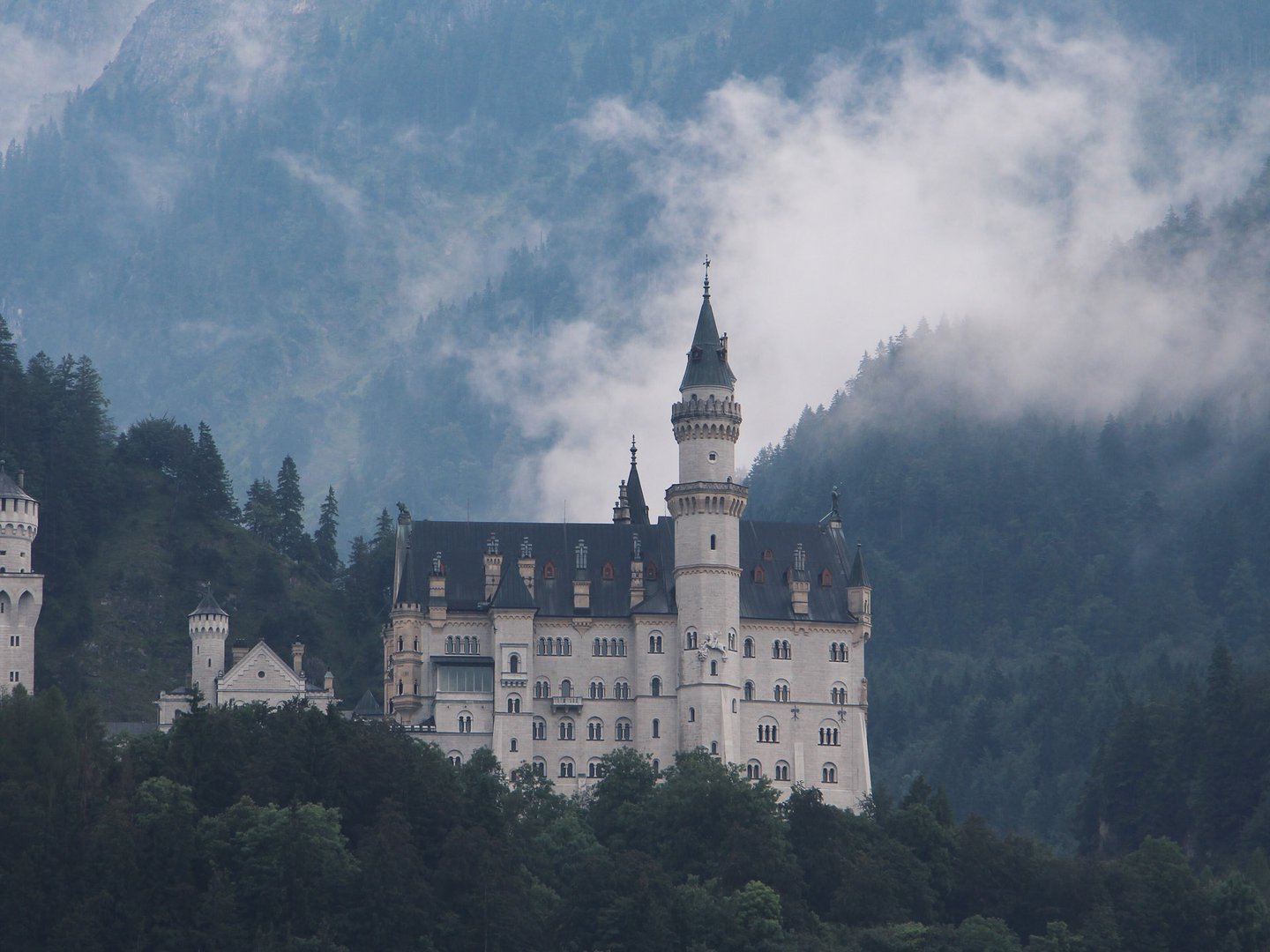 Das Märchenschloss Neuschwanstein beim Hotel Sommer Das Märchenschloss Neuschwanstein beim Hotel Sommer