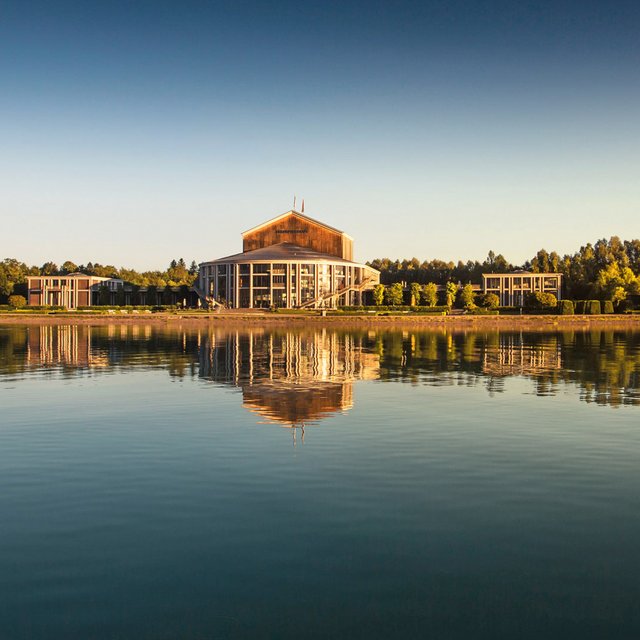 Das Festpielhaus am Forggensee direkt beim Hotel Sommer Das Festpielhaus am Forggensee direkt beim Hotel Sommer