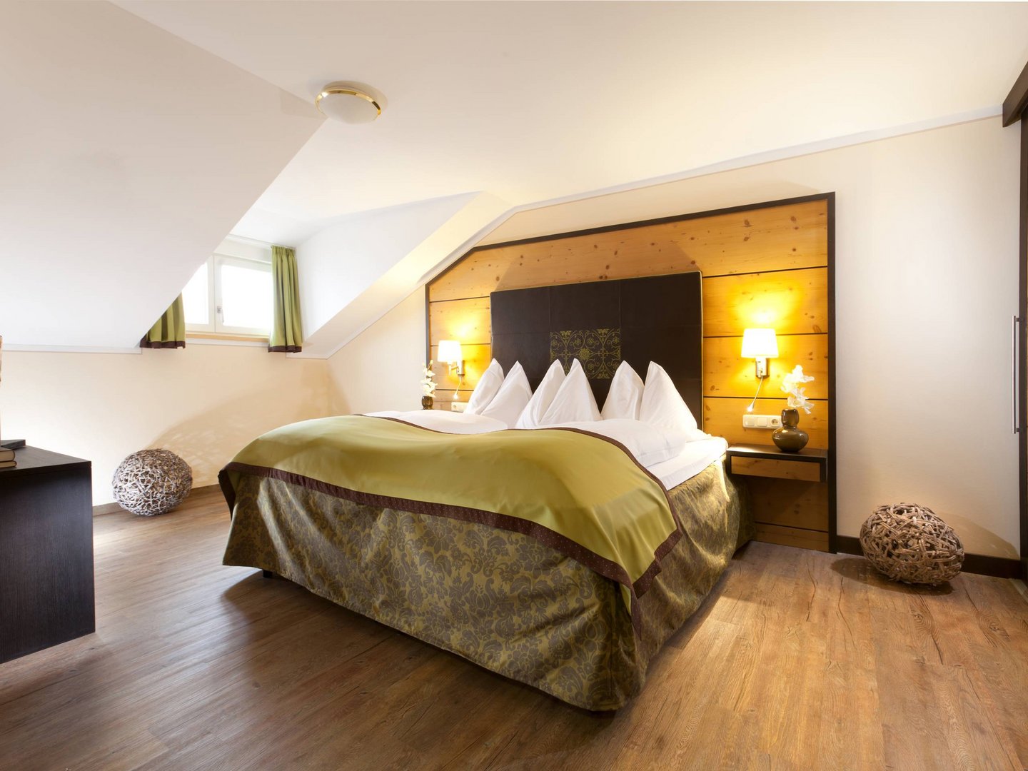 Die Suite im Wellnesshotel Sommer – Luxus in Allgäu! Die Suite im Wellnesshotel Sommer – Luxus in Allgäu!